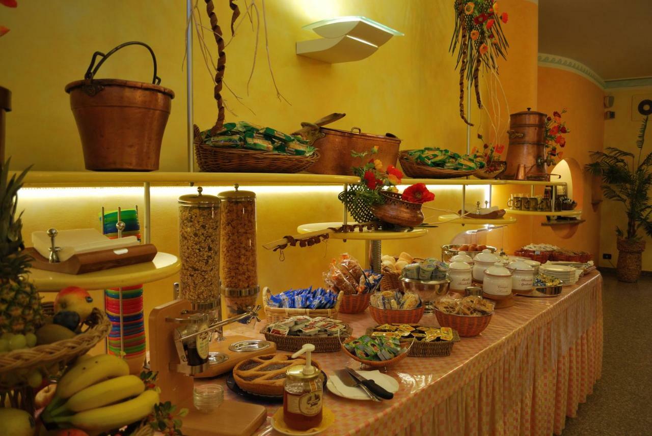 Hotel Galleano Лайджелия Екстериор снимка